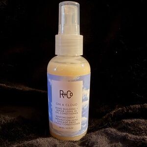 R+Co ON A CLOUD
BOND BUILDING + REPAIR OIL LEAVE IN CONDITIONER 4.2oz NWT